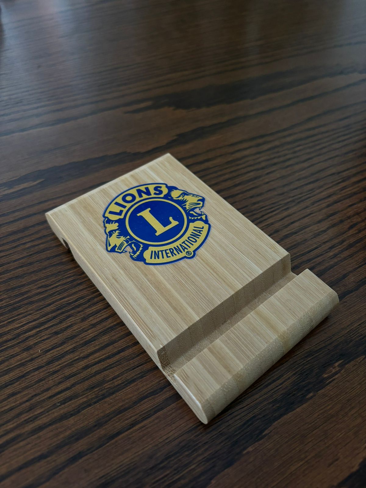 Soporte de madera Lions